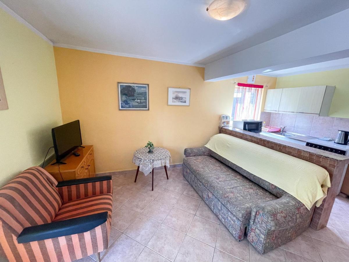 Apartmani Leonarda Jadranovo Εξωτερικό φωτογραφία
